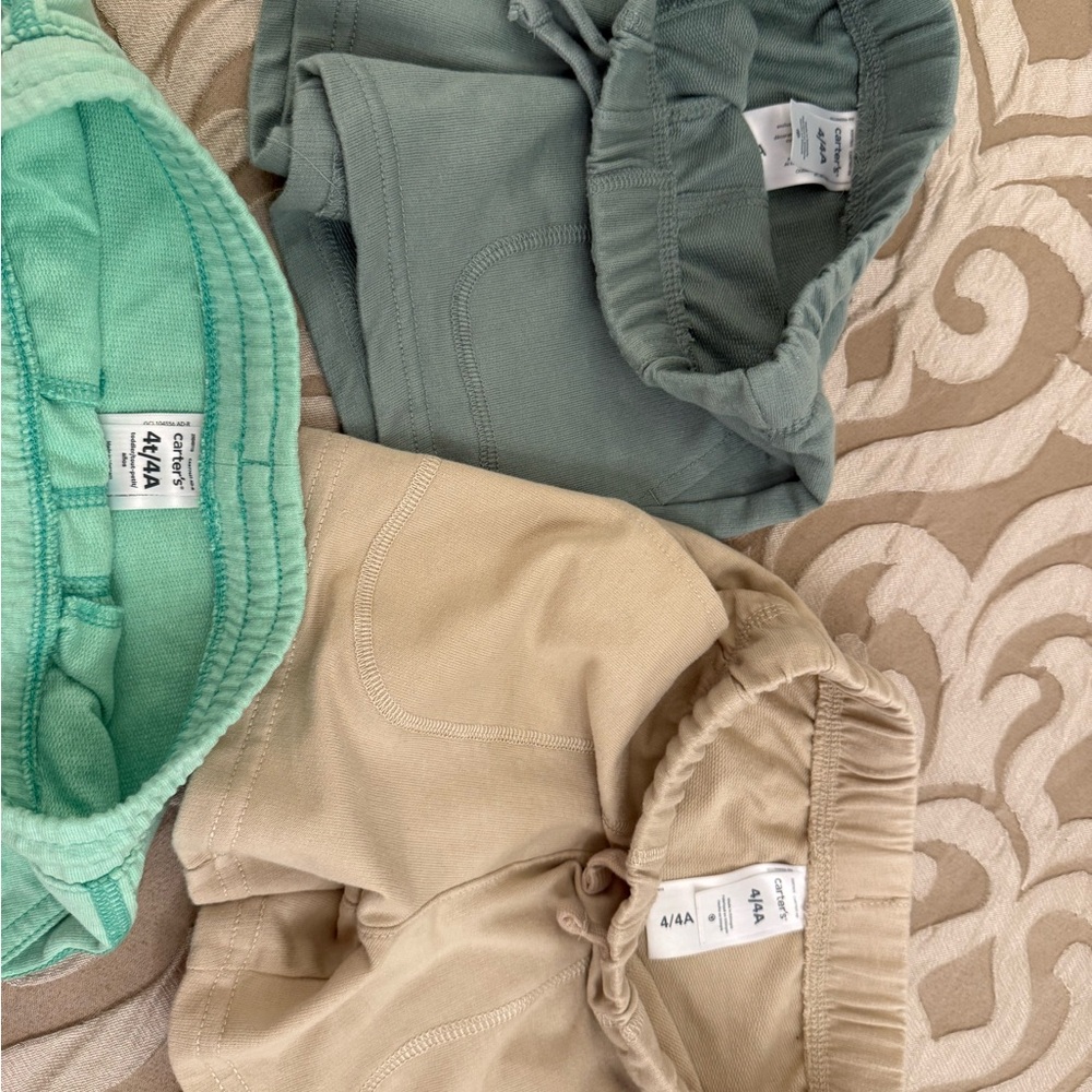 Carters boy shorts lot of 3 …size 4T - Picture 3 of 3
